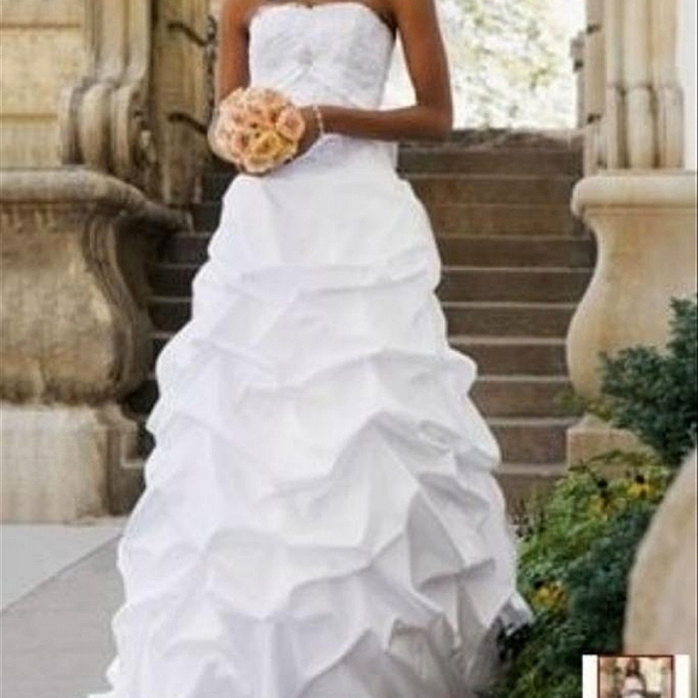 Long White Taffeta wedding gown w/beaded lace